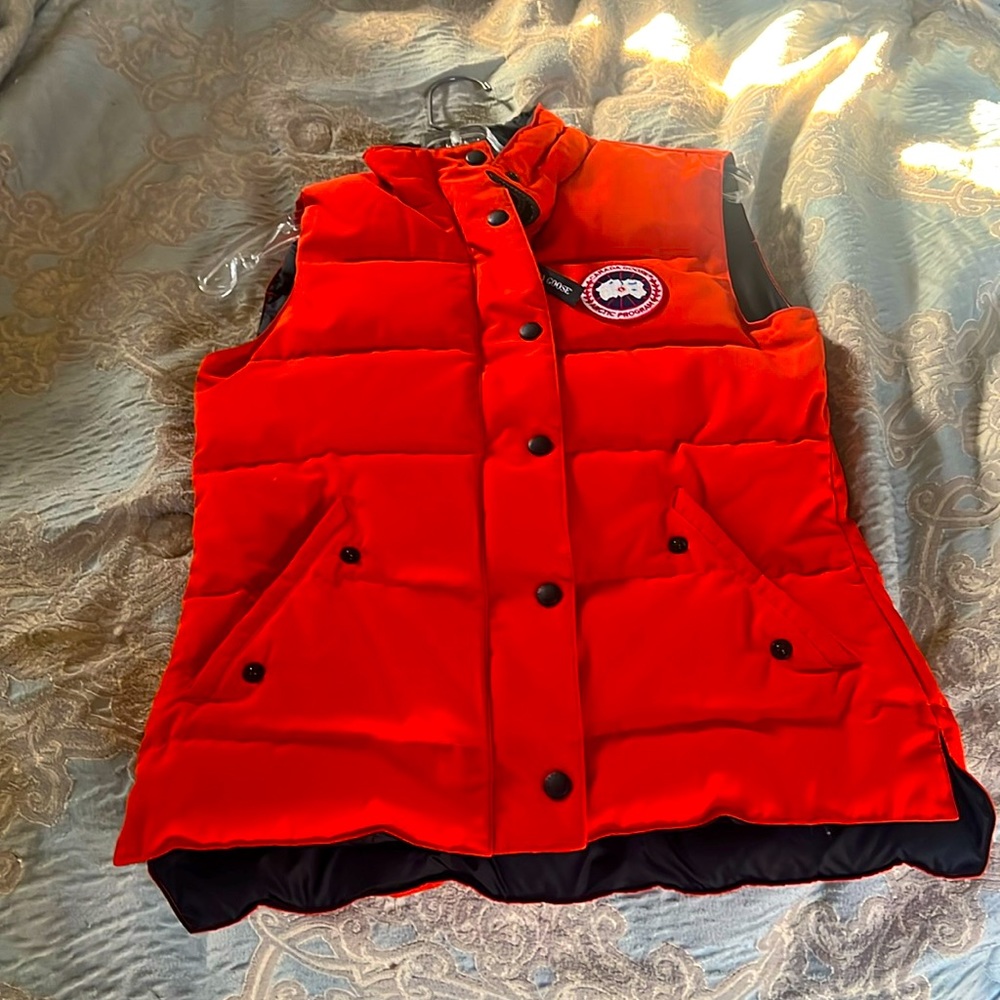 Orange Canada goose vest XS may be worn once
